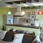 светлый фасад кухни гостиной с перегородкой фото