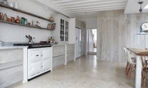 Фото кухонных стен, отделанных ламинатом
